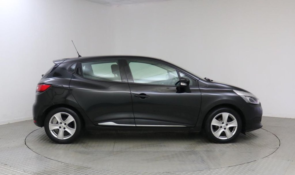 USED 2015 65 RENAULT CLIO 1.1 DYNAMIQUE NAV 16V 5d  