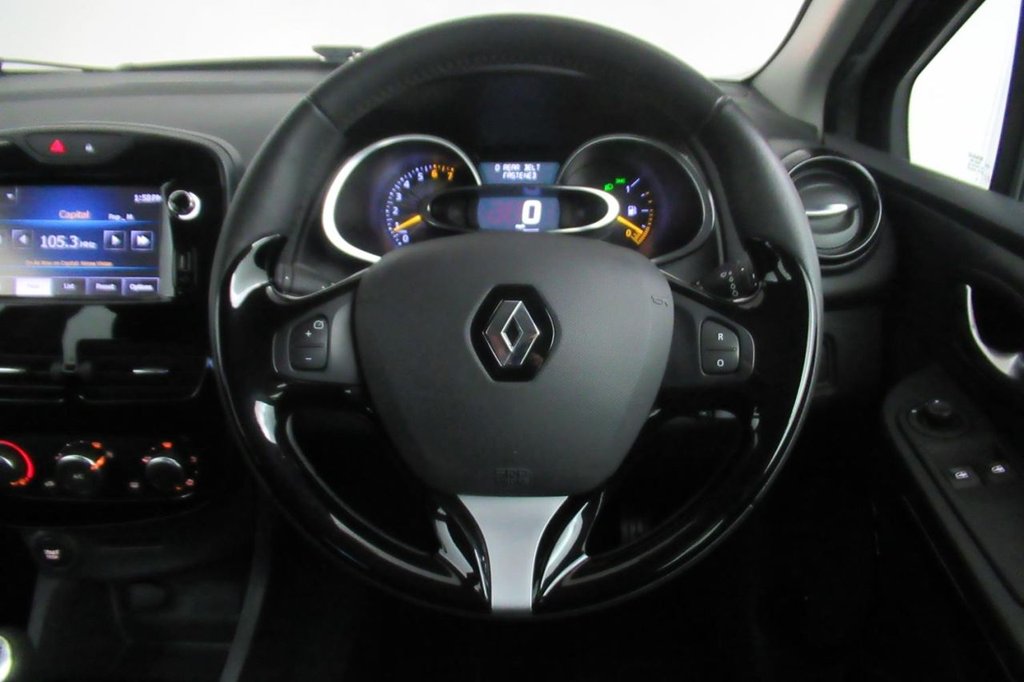 USED 2015 65 RENAULT CLIO 1.1 DYNAMIQUE NAV 16V 5d  