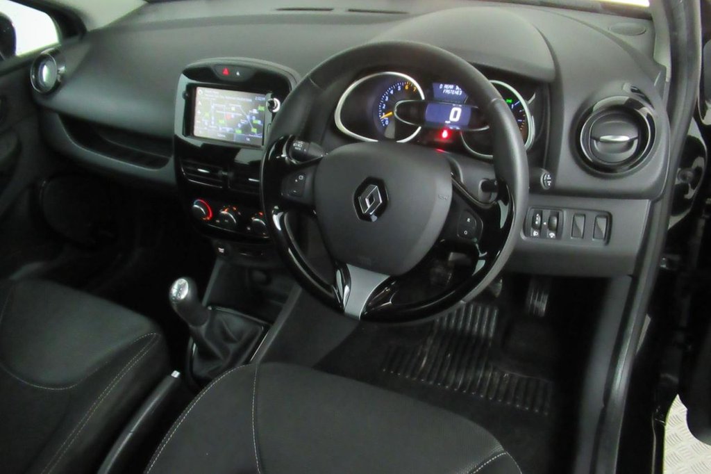 USED 2015 65 RENAULT CLIO 1.1 DYNAMIQUE NAV 16V 5d  