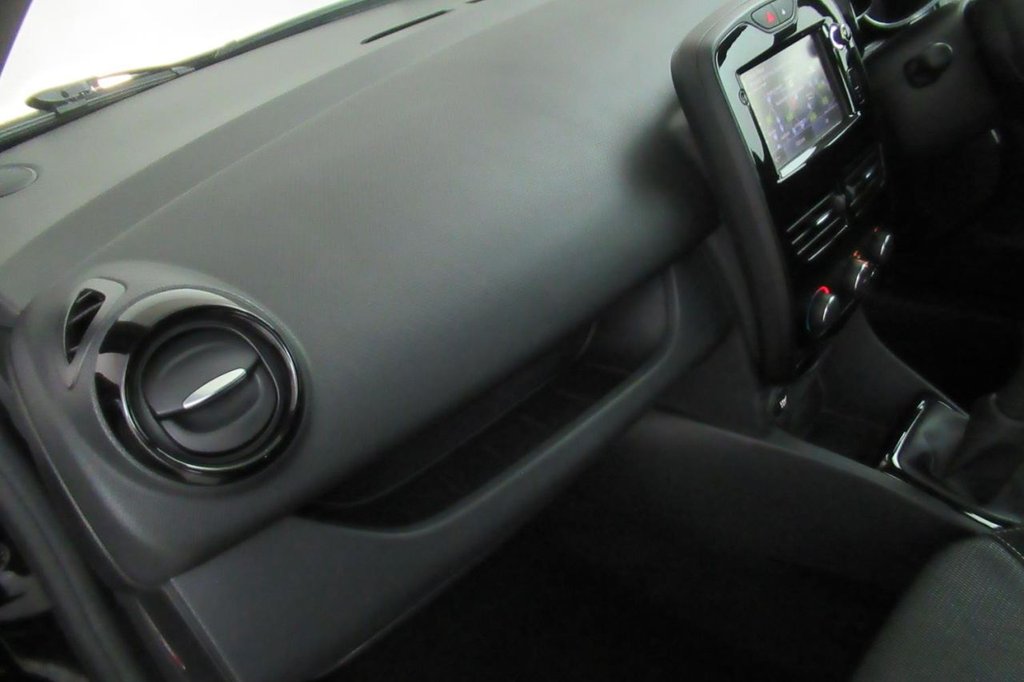 USED 2015 65 RENAULT CLIO 1.1 DYNAMIQUE NAV 16V 5d  
