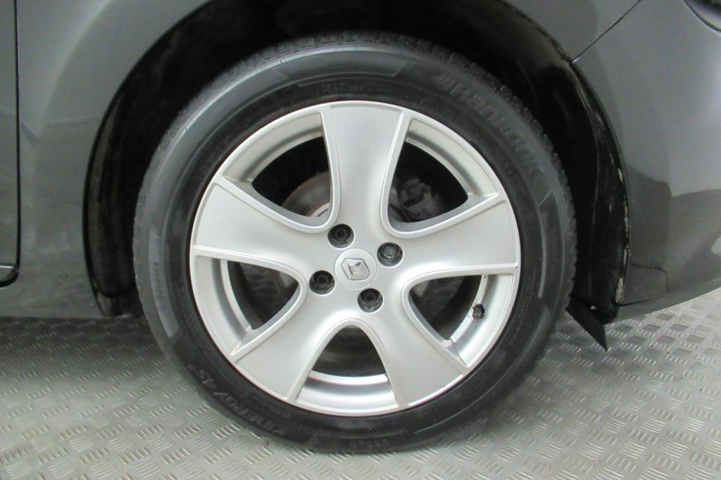 USED 2015 65 RENAULT CLIO 1.1 DYNAMIQUE NAV 16V 5d  
