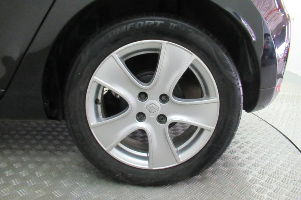 USED 2015 65 RENAULT CLIO 1.1 DYNAMIQUE NAV 16V 5d  