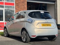 USED 2016 RENAULT ZOE  DYNAMIQUE NAV 5d 92 BHP REVERSING CAMERA +   AND REAR PARKING SENSORS +  CRUISE CONTROL +  BLUETOOTH +  DAB RADIO  PHONE +   AUDIO CONNECTIVITY +  AUX CONNECTION +  USB CONNECTION+  SAT NAVIGATION +   CLIMATE CONTROL +  PRIVACY GLASS +  17 INCH ALLOY WHEELS +  FULL SERVICE RECORD ++