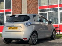 USED 2016 RENAULT ZOE  DYNAMIQUE NAV 5d 92 BHP REVERSING CAMERA +   AND REAR PARKING SENSORS +  CRUISE CONTROL +  BLUETOOTH +  DAB RADIO  PHONE +   AUDIO CONNECTIVITY +  AUX CONNECTION +  USB CONNECTION+  SAT NAVIGATION +   CLIMATE CONTROL +  PRIVACY GLASS +  17 INCH ALLOY WHEELS +  FULL SERVICE RECORD ++