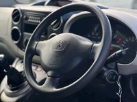 USED 2015 15 PEUGEOT PARTNER 1.6 HDI TEPEE OUTDOOR 5d 112 BHP REAR SLIDING DOORS +  AIR CON +  STEERING CONTROLS +  GREAT BOOT SPACE +  AUX CONNECTION +  16 INCH ALLOYS +