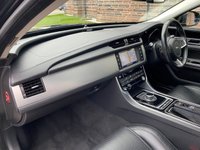 USED 2017 67 JAGUAR XF 2.0 D PRESTIGE 4d 177 BHP 