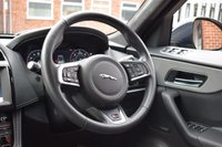 USED 2019 19 JAGUAR F-PACE 3.0 S AWD 5d 296 BHP PAN ROOF / MERIDIAN / 1 OWNER
