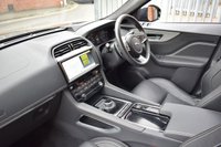 USED 2019 19 JAGUAR F-PACE 3.0 S AWD 5d 296 BHP PAN ROOF / MERIDIAN / 1 OWNER