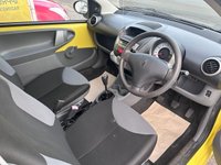 USED 2010 10 PEUGEOT 107 1.0 URBAN LITE 3d 68 BHP IDEAL NEW DRIVER CAR. &pound;30 TAX/ YR, TIMING CHAIN RUN ENGINE, NEW MOT, SERVICE HISTORY, CD/RADIO/AUX, CLOTH INTERIOR, STEEL WHEELS.