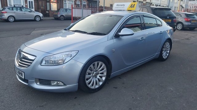 View our Vauxhall Insignia 2.0 SRI NAV VX-LINE CDTI 5d 157 BHP