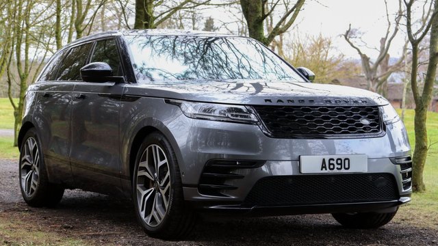2018 18 Land Rover Range Rover Velar 3.0 D300 R-Dynamic AWD HSE 5dr Automatic Euro 6 (Sliding Panoramic Sunroof / Black Stealth Pack)
