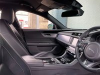 USED 2017 17 JAGUAR XF 2.0 D R-SPORT AWD 4d 177 BHP 