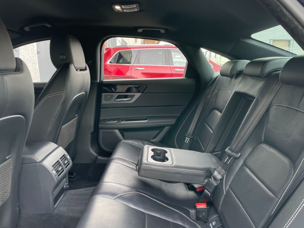 USED 2017 17 JAGUAR XF 2.0 D R-SPORT AWD 4d 177 BHP 