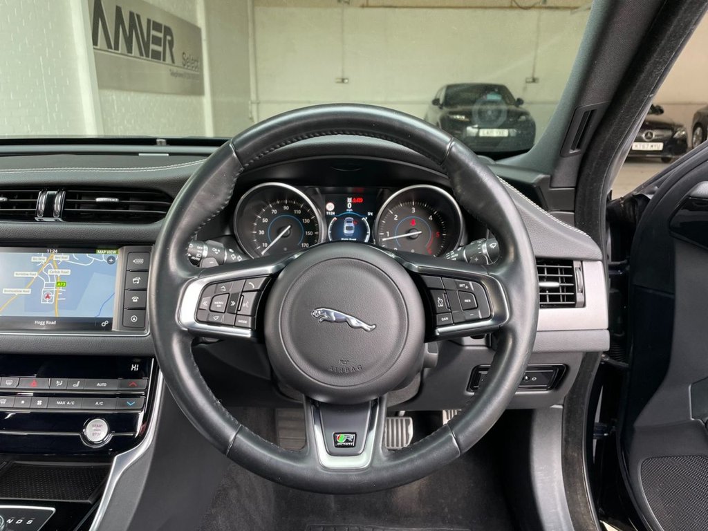 USED 2017 17 JAGUAR XF 2.0 D R-SPORT AWD 4d 177 BHP 