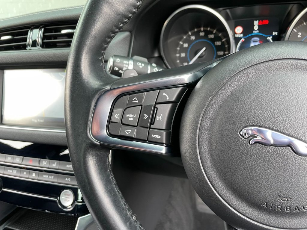 USED 2017 17 JAGUAR XF 2.0 D R-SPORT AWD 4d 177 BHP 