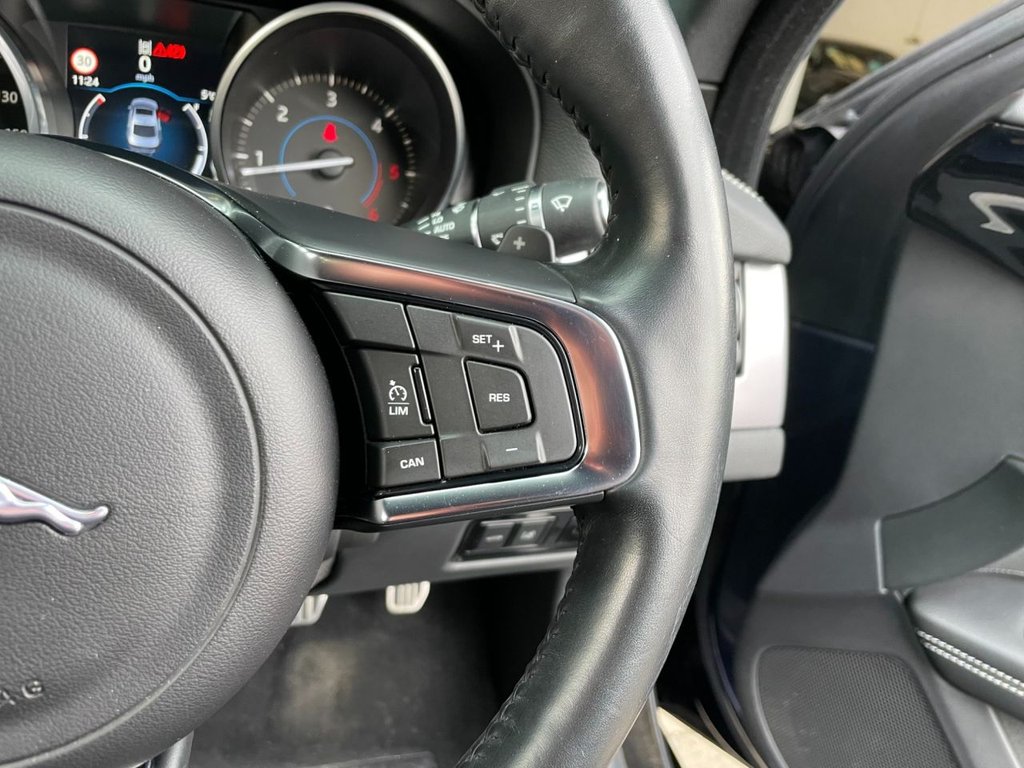 USED 2017 17 JAGUAR XF 2.0 D R-SPORT AWD 4d 177 BHP 
