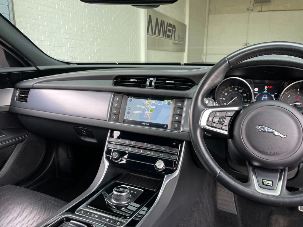 USED 2017 17 JAGUAR XF 2.0 D R-SPORT AWD 4d 177 BHP 