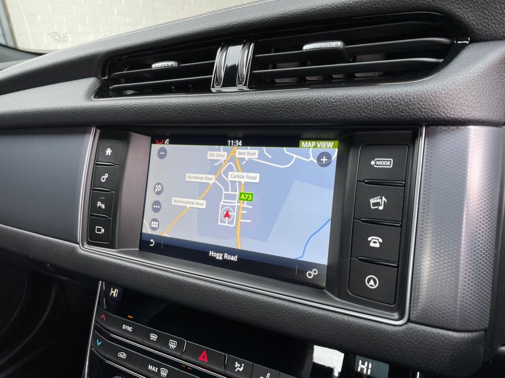 USED 2017 17 JAGUAR XF 2.0 D R-SPORT AWD 4d 177 BHP 