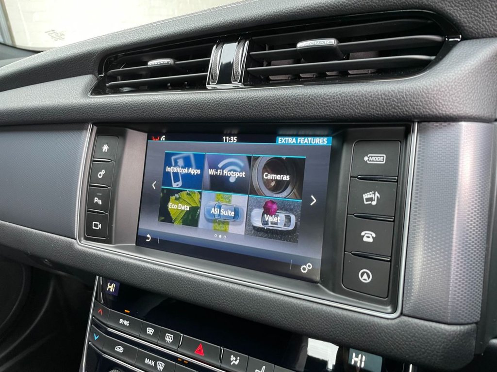 USED 2017 17 JAGUAR XF 2.0 D R-SPORT AWD 4d 177 BHP 