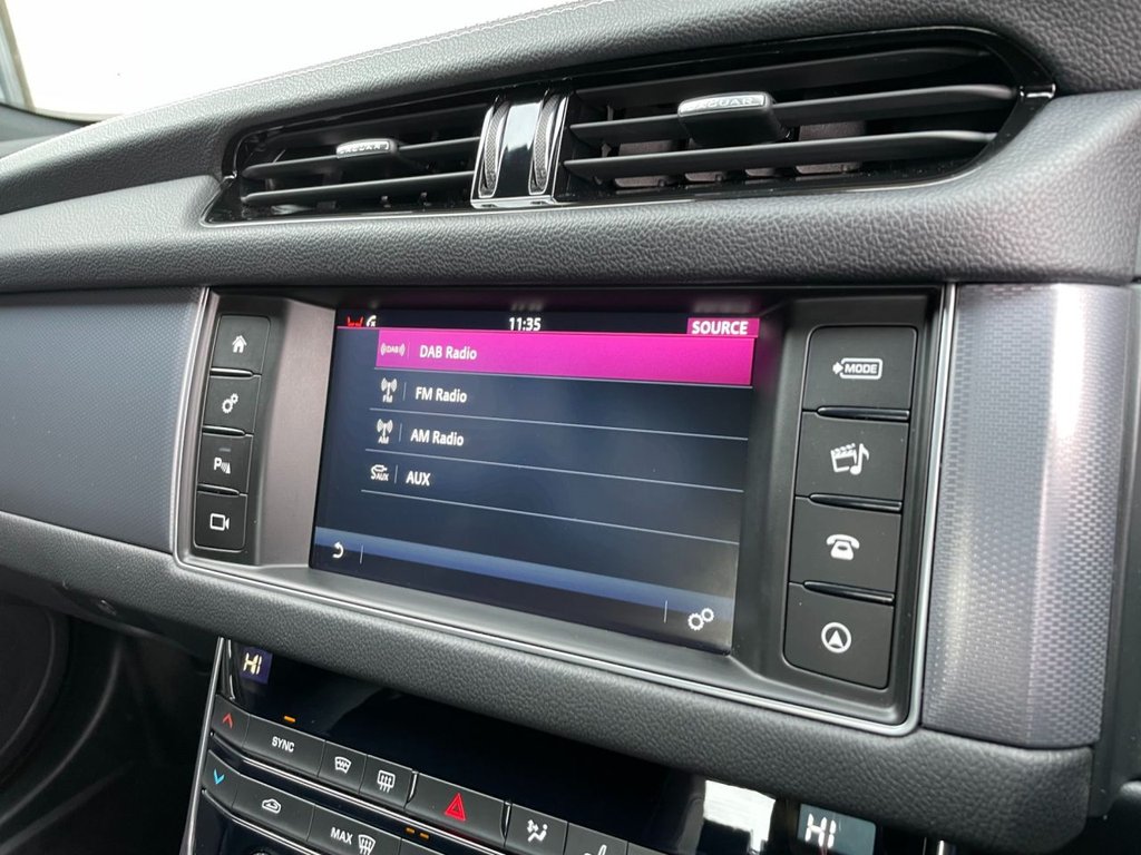 USED 2017 17 JAGUAR XF 2.0 D R-SPORT AWD 4d 177 BHP 