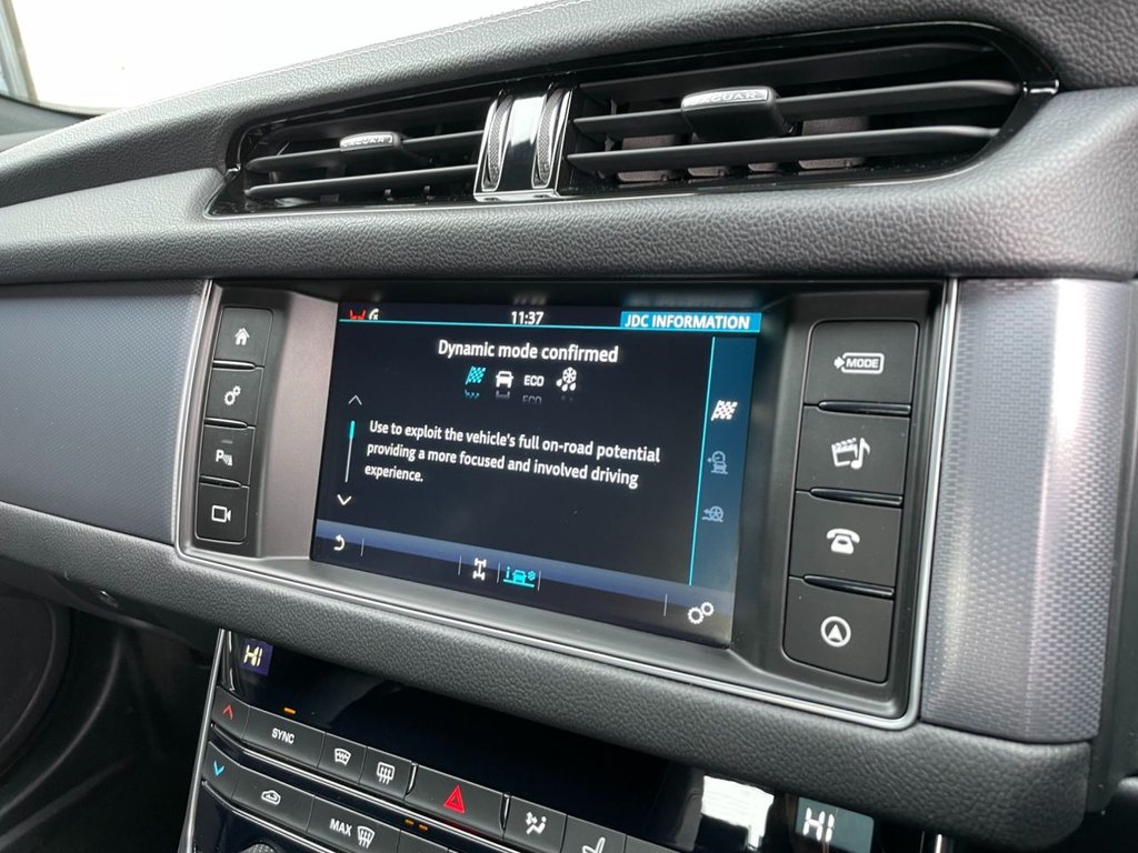 USED 2017 17 JAGUAR XF 2.0 D R-SPORT AWD 4d 177 BHP 