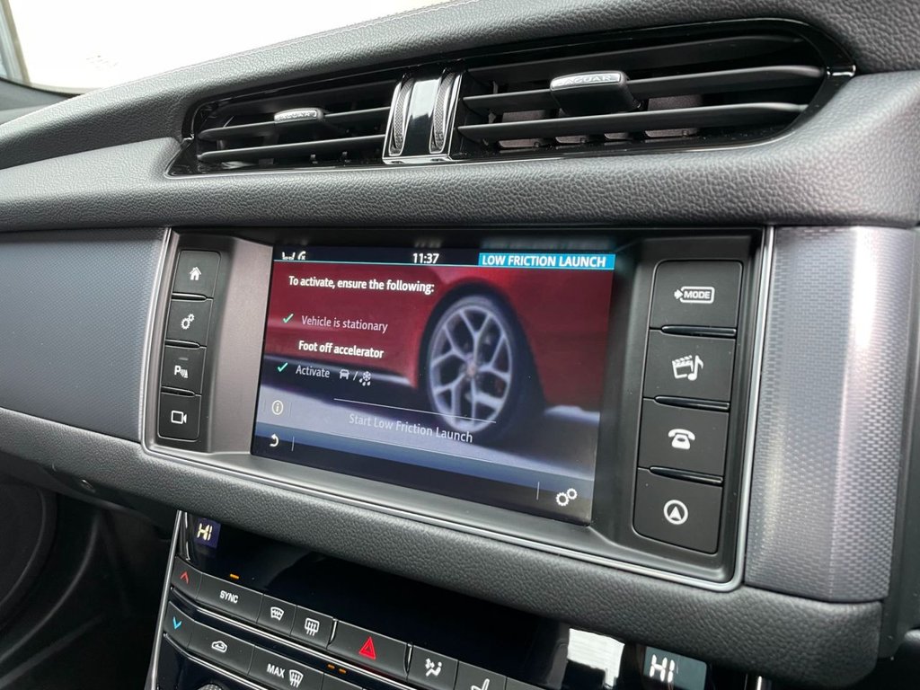 USED 2017 17 JAGUAR XF 2.0 D R-SPORT AWD 4d 177 BHP 