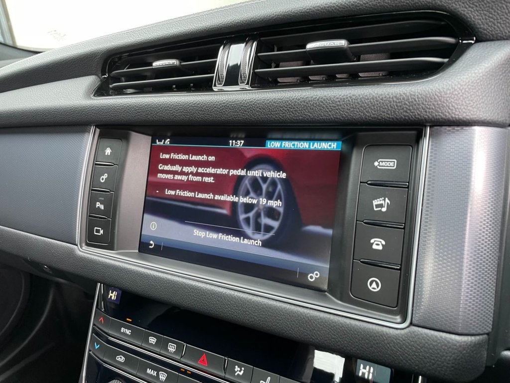 USED 2017 17 JAGUAR XF 2.0 D R-SPORT AWD 4d 177 BHP 