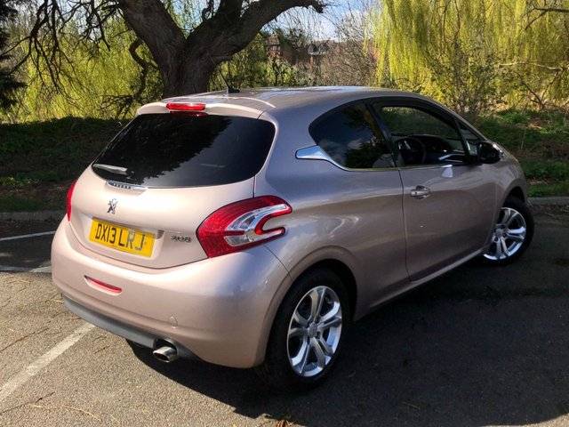 View our PEUGEOT 208