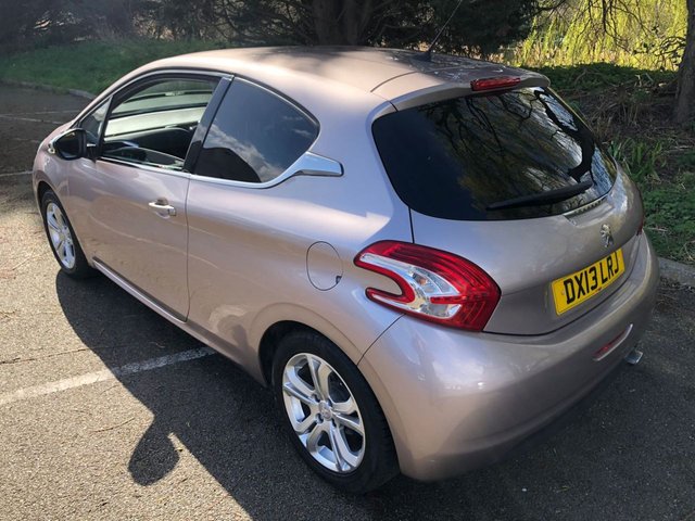 View our PEUGEOT 208