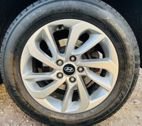 USED 2017 17 HYUNDAI TUCSON 1.7 CRDI SE NAV BLUE DRIVE 5d 114 BHP SATELLITE NAVIGATION REAR PARKING SENSORS HEATED FRONT SEATS