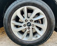 USED 2017 17 HYUNDAI TUCSON 1.7 CRDI SE NAV BLUE DRIVE 5d 114 BHP SATELLITE NAVIGATION REAR PARKING SENSORS HEATED FRONT SEATS