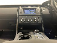 USED 2017 67 LAND ROVER DISCOVERY 2.0 SD4 S 5d 237 BHP Striking Fuji White, Privacy Glass, High Gloss Black Alloy Wheels,