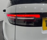 USED 2017 67 LAND ROVER DISCOVERY 2.0 SD4 S 5d 237 BHP Striking Fuji White, Privacy Glass, High Gloss Black Alloy Wheels,