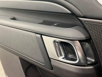 USED 2017 67 LAND ROVER DISCOVERY 2.0 SD4 S 5d 237 BHP Striking Fuji White, Privacy Glass, High Gloss Black Alloy Wheels,