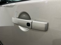 USED 2014 64 LAND ROVER DISCOVERY 3.0 SDV6 HSE LUXURY 5d 255 BHP HSE Luxury , Striking Aruba Metallic, Premium ebony leather, Rear entertainment system, 20" Alloy wheels,  Landrover Service History