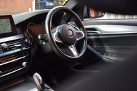 USED 2018 18 BMW 5 SERIES 2.0 520D XDRIVE M SPORT TOURING 5d 188 BHP 360 CAMERA / GESTURE CONTROL