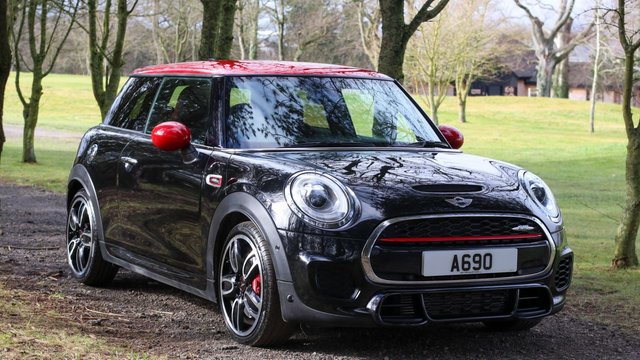 2016 16 MINI Hatch John Cooper Works 2.0 John Cooper Works (231) 3dr Auto [Chili/Media XL] Euro 6 (Widescreen Navigation / Heads Up Display / Harman Kardon Sound)