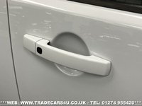 USED 2016 16 LAND ROVER DISCOVERY 4 LANDMARK SDV6 DIESEL AUTO 4WD 7 SEATER EURO 6 UK DELIVERY FLAT FEE &pound;175 (SUBJECT TO DEAL)*OVER 100 IMAGES ON OUR WEBSITE*BESPOKE FINANCE ARRANGED*PART EXCHANGE WELCOME*ALL VEHICLES HPI CLEAR