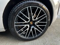 USED 2022 22 PORSCHE MACAN 2.0 PDK 5d 262 BHP 1 Owner, Crayon, Over &pound;14,k Extras