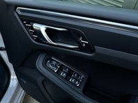 USED 2022 22 PORSCHE MACAN 2.0 PDK 5d 262 BHP 1 Owner, Crayon, Over &pound;14,k Extras