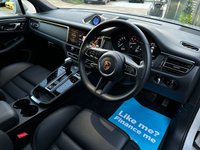 USED 2022 22 PORSCHE MACAN 2.0 PDK 5d 262 BHP 1 Owner, Crayon, Over &pound;14,k Extras