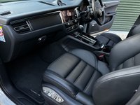 USED 2022 22 PORSCHE MACAN 2.0 PDK 5d 262 BHP 1 Owner, Crayon, Over &pound;14,k Extras