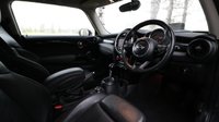 USED 2016 16 MINI HATCH COOPER 2.0 (192) Cooper S 3dr Auto [Chili/Media Pack XL] Euro 6 (Panoramic Sunroof / Heads Up Display / Widescreen Navigation) !! NATIONWIDE DELIVERY AVAILABLE !!