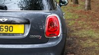 USED 2016 16 MINI HATCH COOPER 2.0 (192) Cooper S 3dr Auto [Chili/Media Pack XL] Euro 6 (Panoramic Sunroof / Heads Up Display / Widescreen Navigation) !! NATIONWIDE DELIVERY AVAILABLE !!