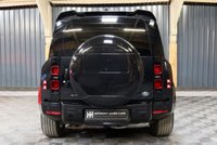 USED 2020 20 LAND ROVER DEFENDER 2.0 SE 5d 237 BHP FANTASTIC SPEC - ALL THE BEST EXTRAS - DEPLOYABLE TOW BAR - HEATED SEATS, HEATED STEERING WHEEL AND IN THE BEST COLOUR!!