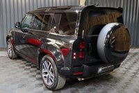 USED 2020 20 LAND ROVER DEFENDER 2.0 SE 5d 237 BHP FANTASTIC SPEC - ALL THE BEST EXTRAS - DEPLOYABLE TOW BAR - HEATED SEATS, HEATED STEERING WHEEL AND IN THE BEST COLOUR!!