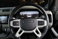 USED 2020 20 LAND ROVER DEFENDER 2.0 SE 5d 237 BHP FANTASTIC SPEC - ALL THE BEST EXTRAS - DEPLOYABLE TOW BAR - HEATED SEATS, HEATED STEERING WHEEL AND IN THE BEST COLOUR!!