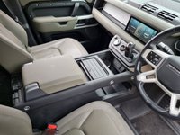 USED 2020 20 LAND ROVER DEFENDER 2.0 SE 5d 237 BHP FANTASTIC SPEC - ALL THE BEST EXTRAS - DEPLOYABLE TOW BAR - HEATED SEATS, HEATED STEERING WHEEL AND IN THE BEST COLOUR!!