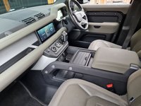 USED 2020 20 LAND ROVER DEFENDER 2.0 SE 5d 237 BHP FANTASTIC SPEC - ALL THE BEST EXTRAS - DEPLOYABLE TOW BAR - HEATED SEATS, HEATED STEERING WHEEL AND IN THE BEST COLOUR!!
