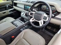 USED 2020 20 LAND ROVER DEFENDER 2.0 SE 5d 237 BHP FANTASTIC SPEC - ALL THE BEST EXTRAS - DEPLOYABLE TOW BAR - HEATED SEATS, HEATED STEERING WHEEL AND IN THE BEST COLOUR!!